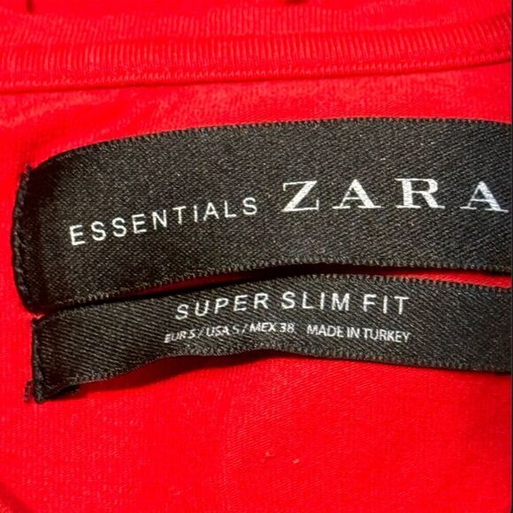 🔻Zara Men's Super Slim Fit Red V-Neck T-Shirt Size S Short Sleeve🔻 - Picture 3 of 3